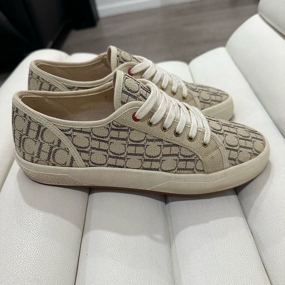 Carolina Herrera Canvas Sneakers with Patterned Design size US8 - Picture 4 of 7